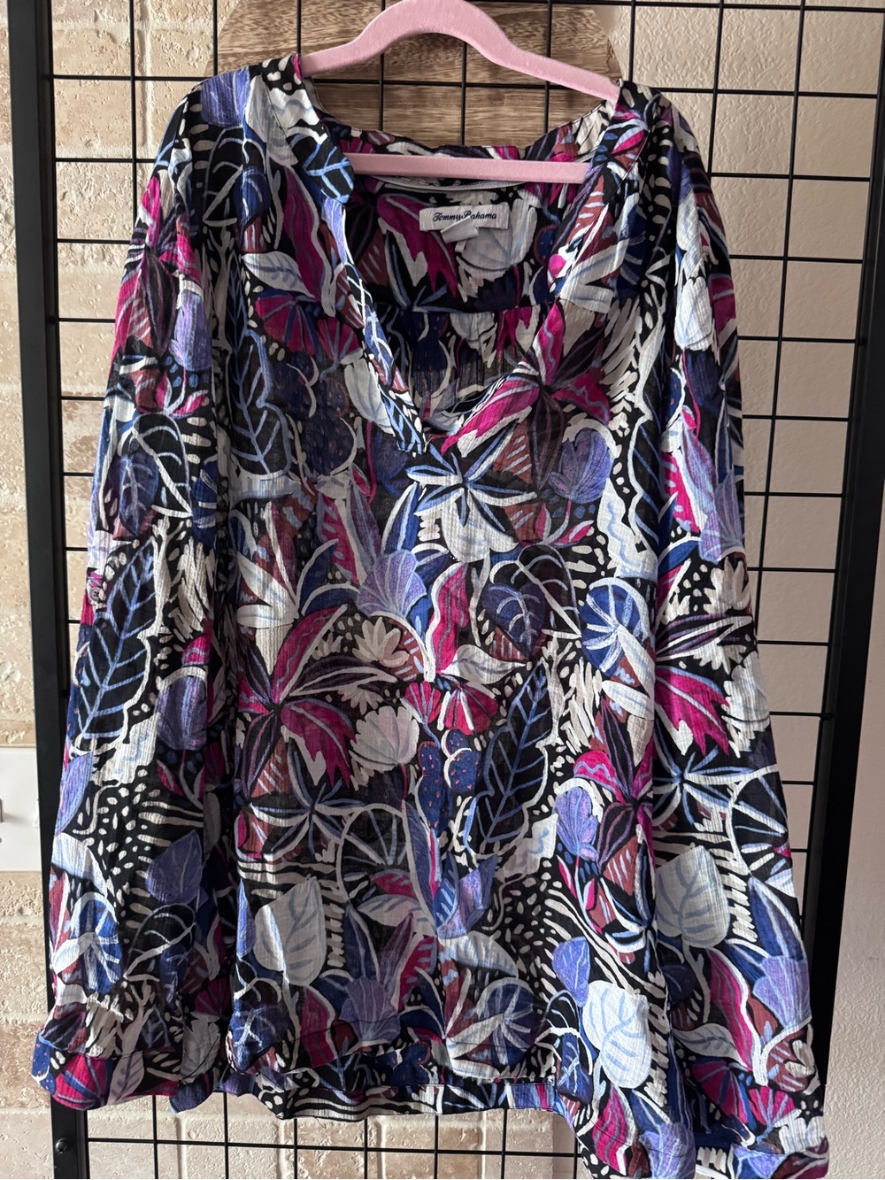 Tommy Bahama Women’s 100% Cotton Shirt V Neck Roll Button Sleeve Size Xl